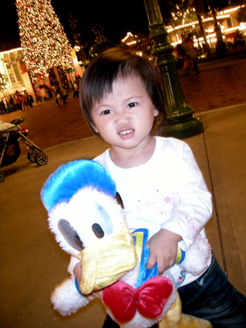 gal/1 Year and 11 Months Old/Disneyland70.jpg